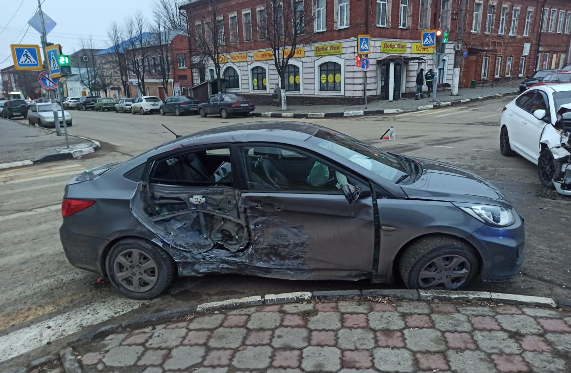 В Ефремове два Hyundai не поделили дорогу: пострадали два пассажира