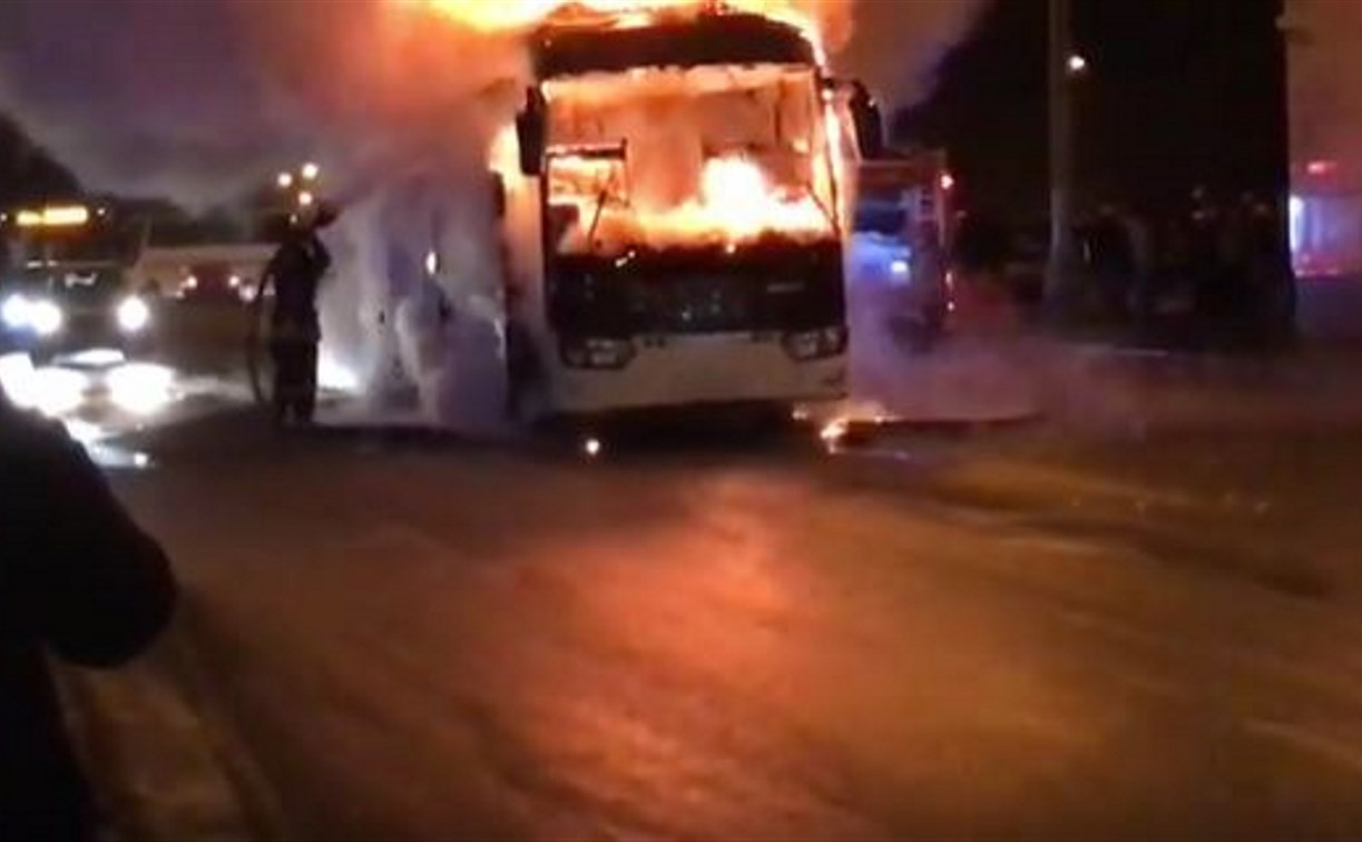 В Москве сгорел автобус из Тульской области
