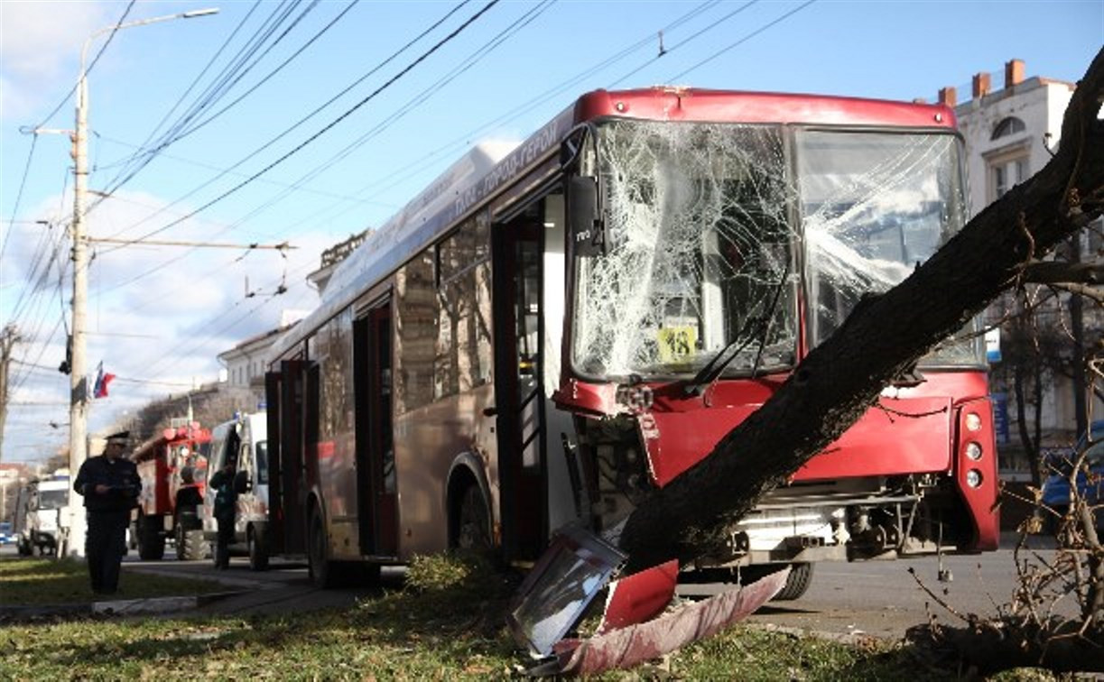 На проспекте Ленина двое пассажиров автобуса пострадали в результате ДТП