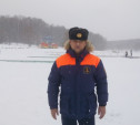 Тульские спасатели проверили прочность льда на пруду Белоусовского парка