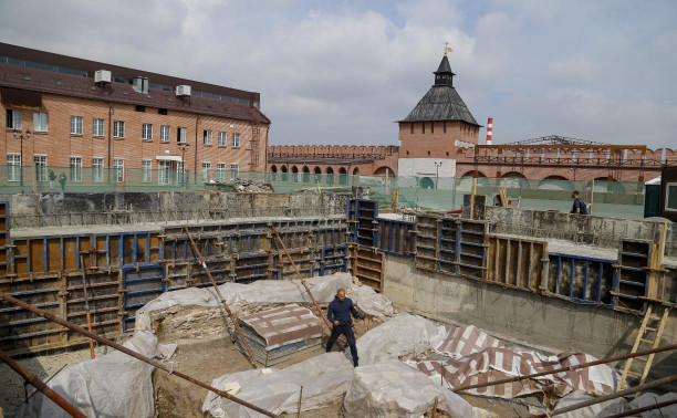 Взгляд в историю: в Тульском кремле заканчивается строительство археологического окна