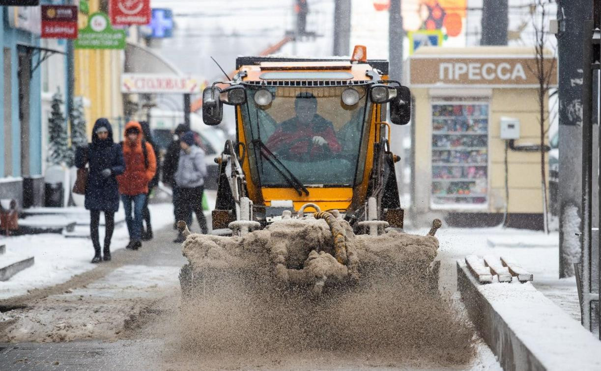 Тульские дороги от снега расчищают 127 единиц техники