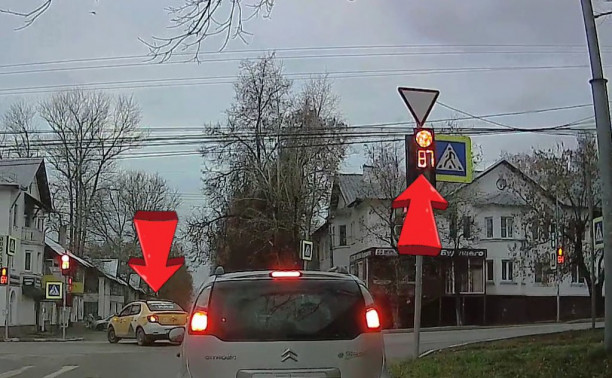 На ул. Рихарда Зорге водитель такси «успел» проехать на красный