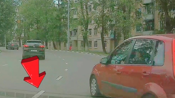 «Накажи автохама»: на ул. Кирова в Туле водители игнорируют разметку