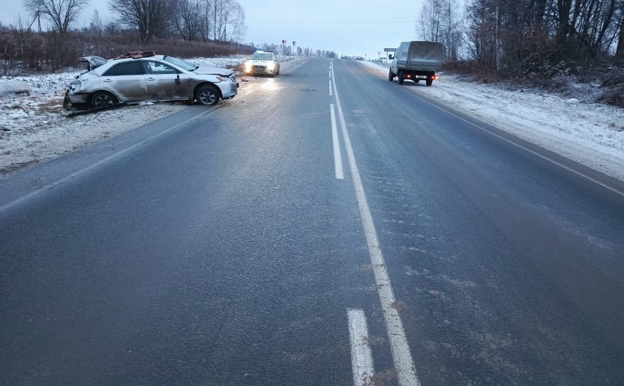 В Белевском районе водитель не удержал иномарку на трассе: двое пострадали