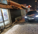 В Криволучье BMW без номеров припарковался на тротуаре