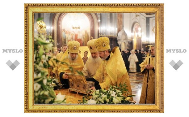 Пребывание пояса Богородицы в России продлили на день