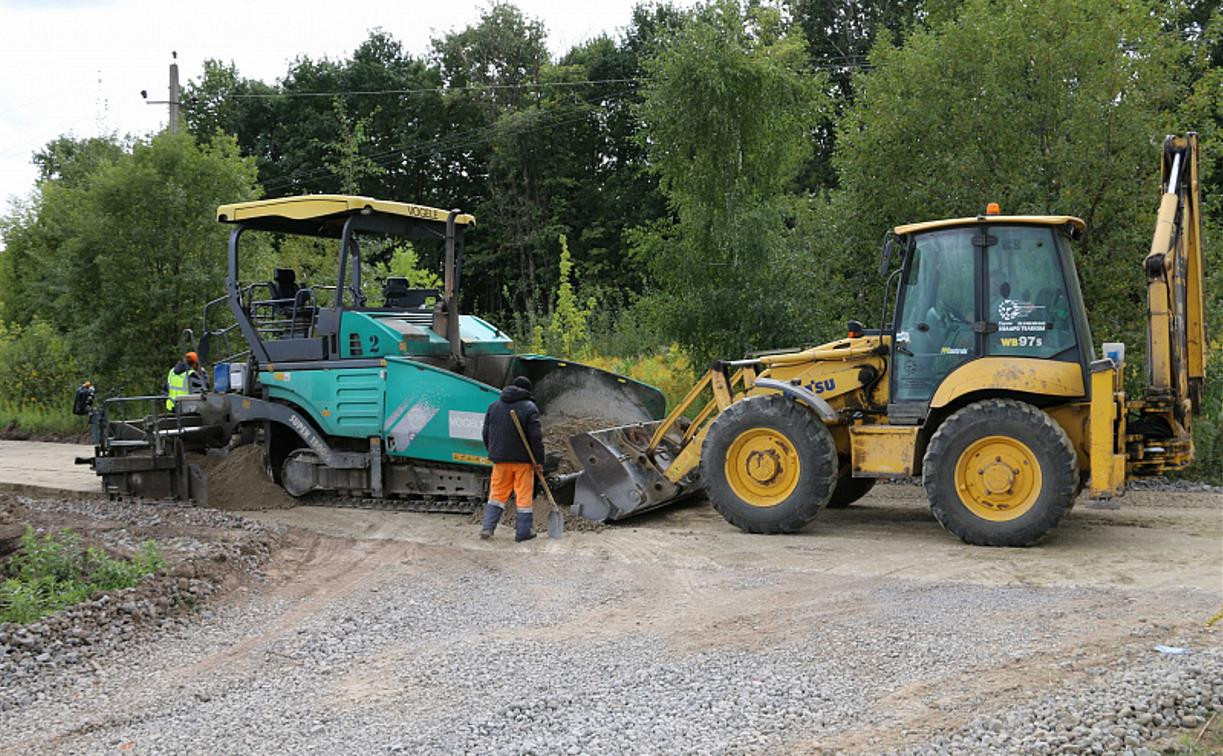 В Туле ремонтируют дороги, смешивая грунт с цементом и химикатами