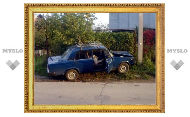 В Туле «пятерка» протаранила столб