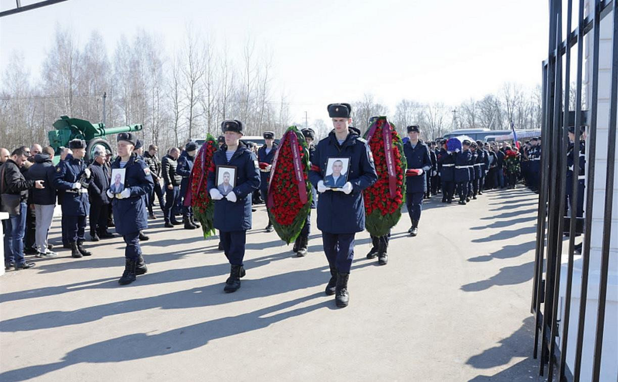 Троих погибших на Украине военнослужащих похоронили сегодня в Туле 