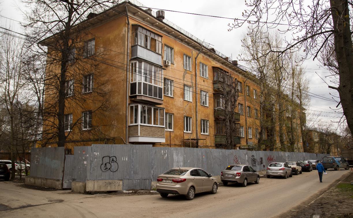 Реновация по-тульски: что происходит с аварийным домом на улице Смидович