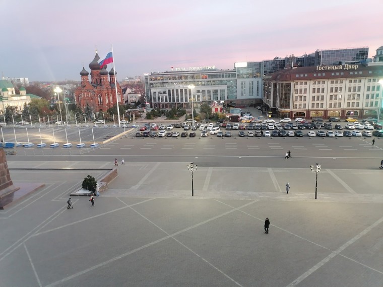 В Туле 10 ноября начнут устанавливать главную новогоднюю елку на площади Ленина 