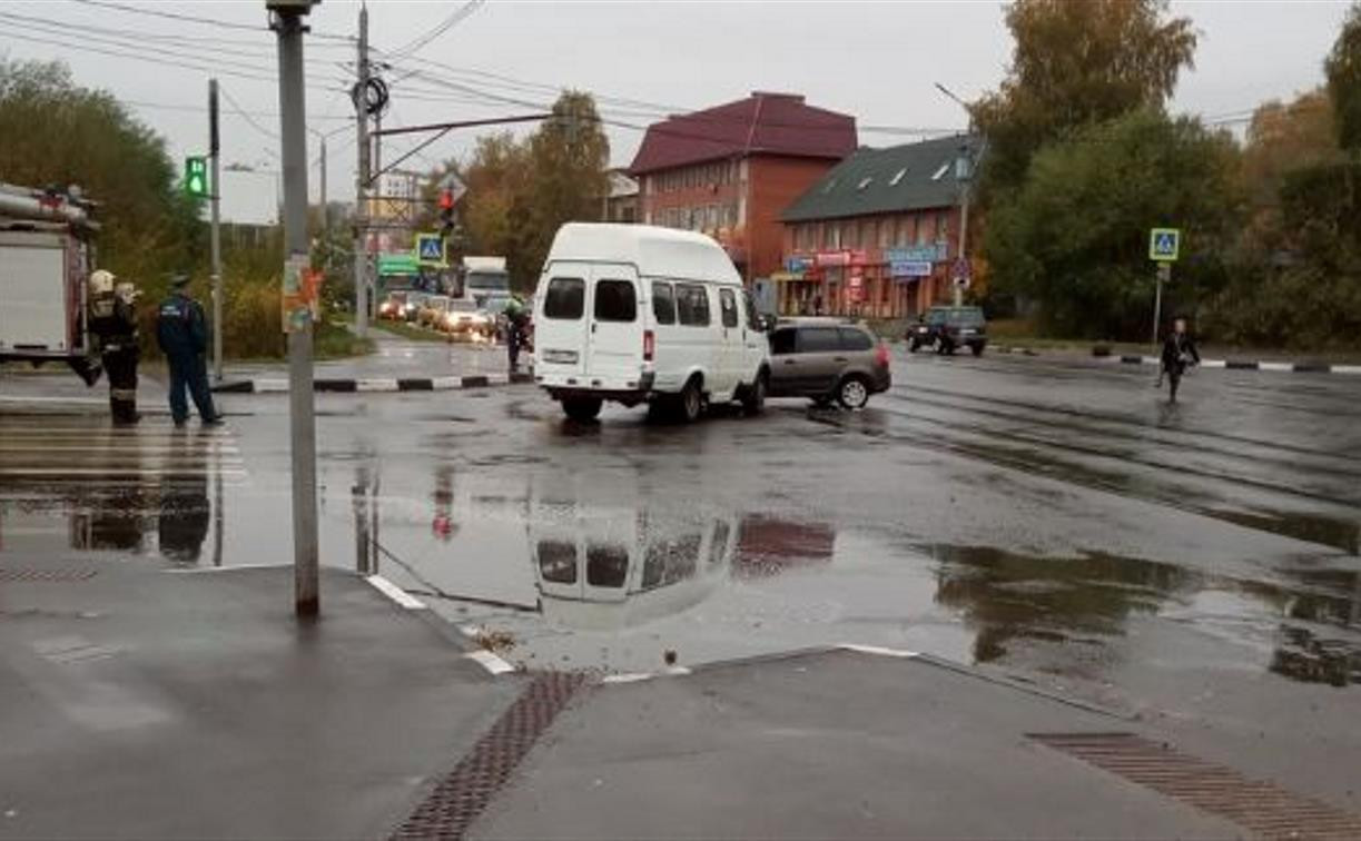 В ДТП на ул. Рязанской в Туле пострадали три человека