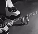 Появилось видео, как мать оставляет коляску на парковке Северной Мызы