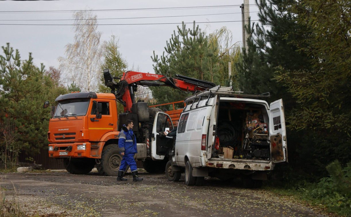 В Туле работники электросетей при установке столбов пробили газовую трубу