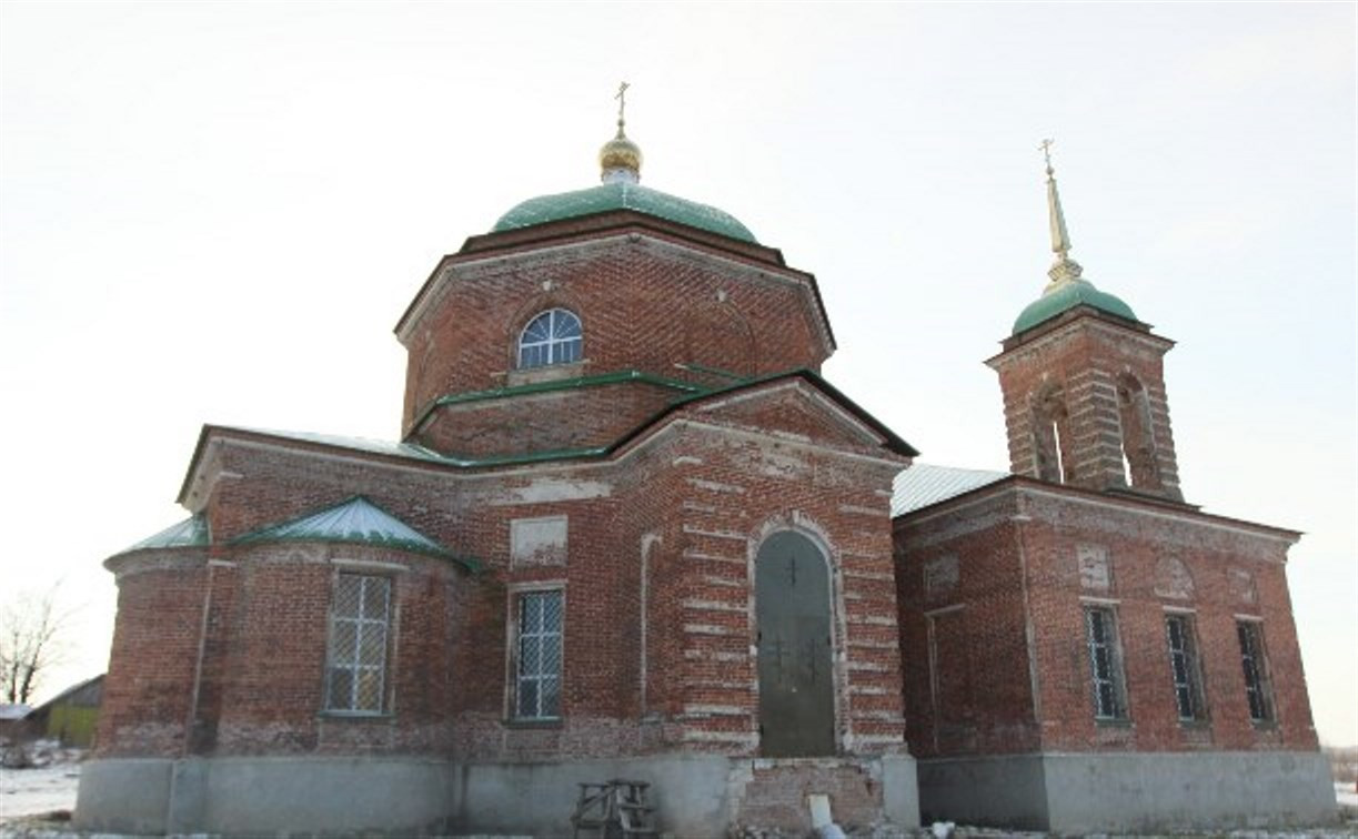 Под Суворовом местные жители сами восстанавливают храм