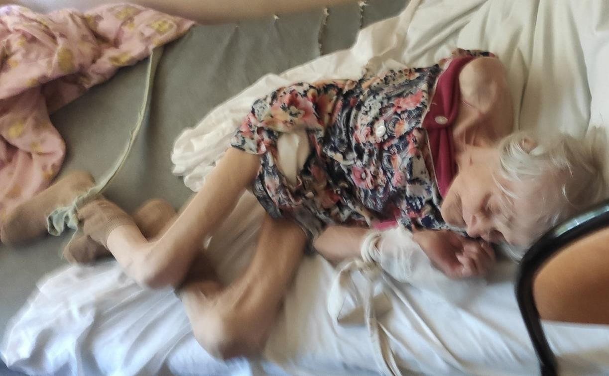 Жительница Новомосковска заявила, что врачи издевались над ее бабушкой-ветераном 