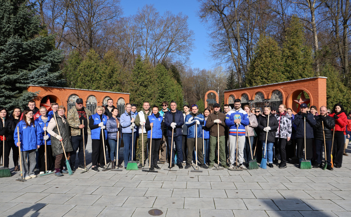 В Туле депутаты городской Думы присоединились к субботнику  