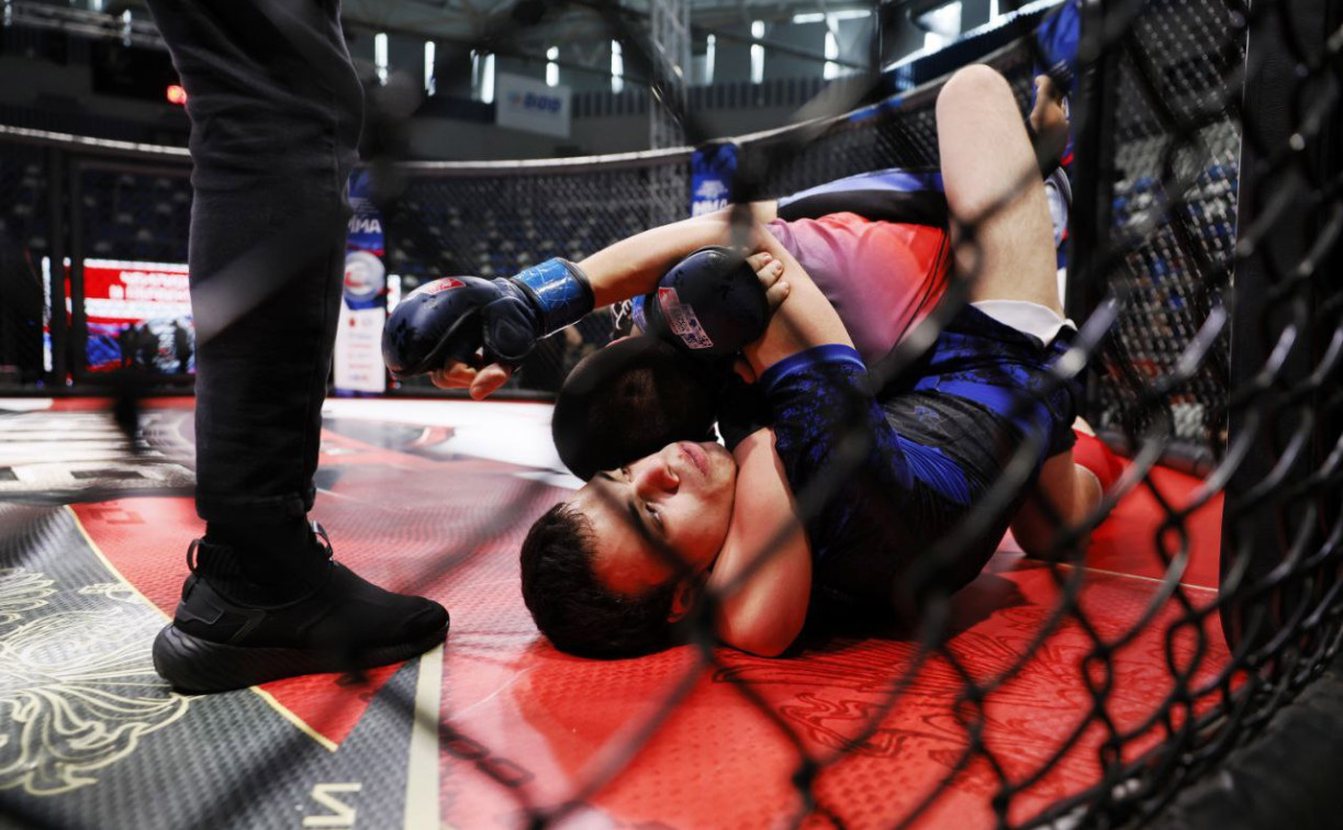 В Туле проходят чемпионат и первенство области по смешанному боевому единоборству 