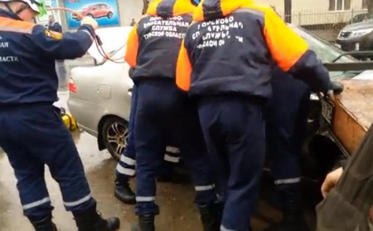 В Щекино пьяный водитель Fiat Albea заехал под «МАЗ»: пострадала пассажирка