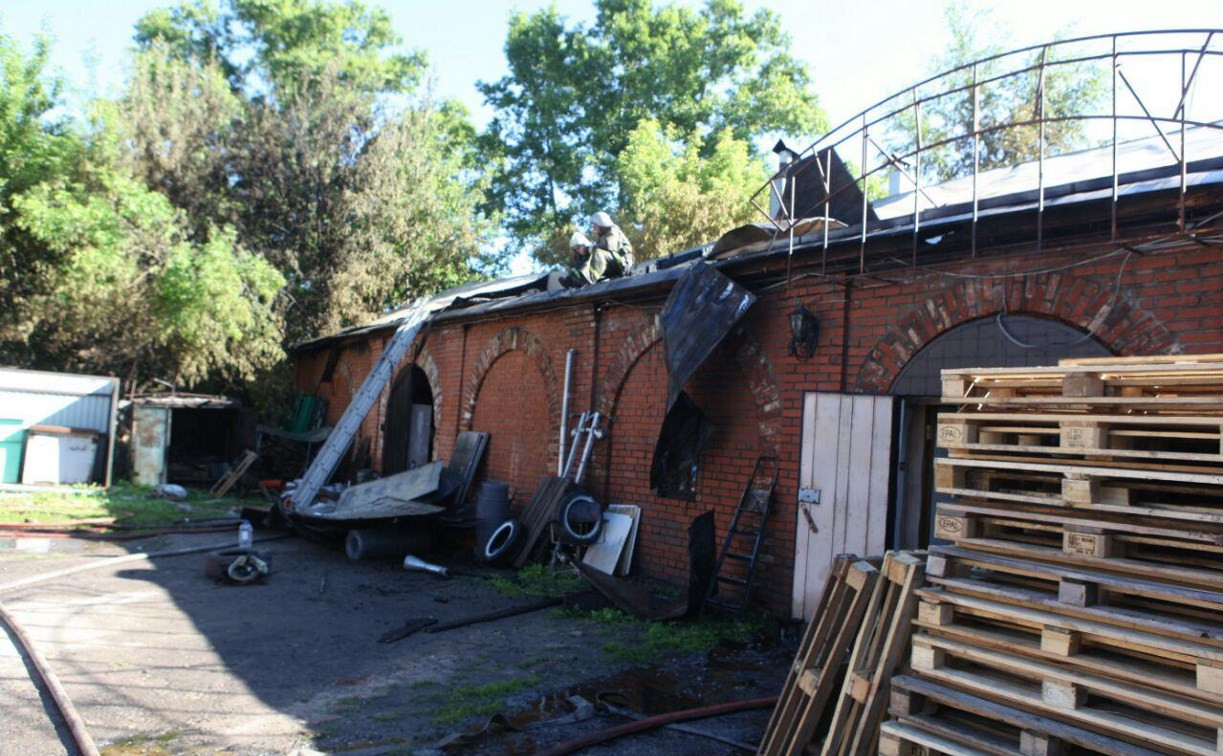 В Туле рядом с улицей Металлистов сгорел дом