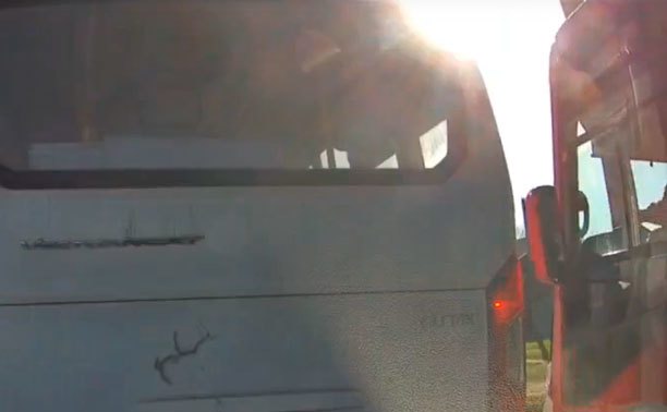 На ул. Чмутова водитель автобуса показал свой «профессионализм»