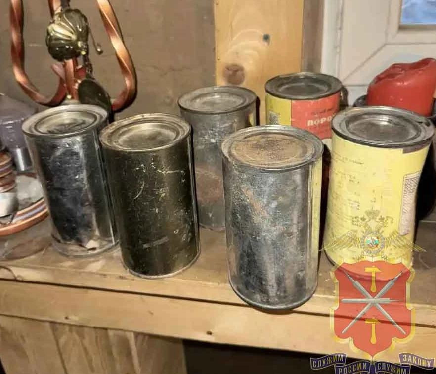 Полицейские изъяли у жителя Донского более 1,5 кг пороха и 3 кг марихуаны