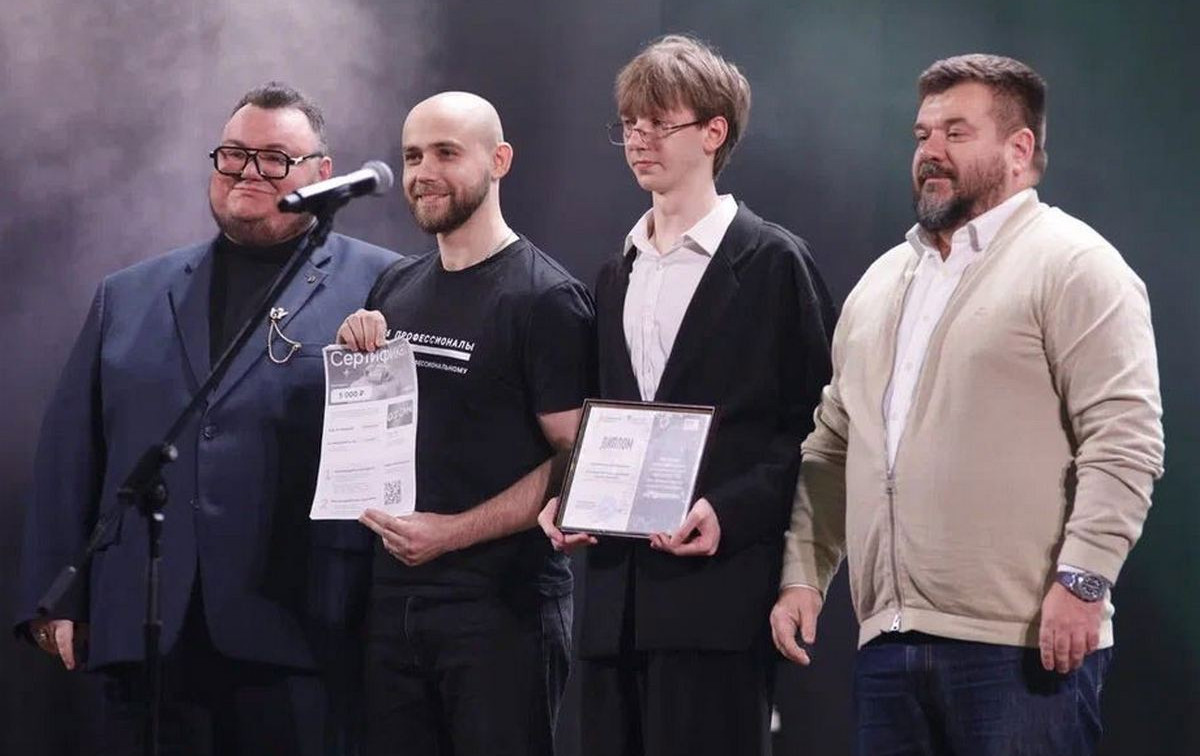Илья Степанов вручил награды конкурсантам регионального этапа чемпионата «Профессионалы»