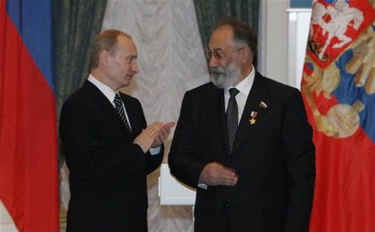 Владимир Путин наградил Артура Чилингарова и Михаила Абакумова
