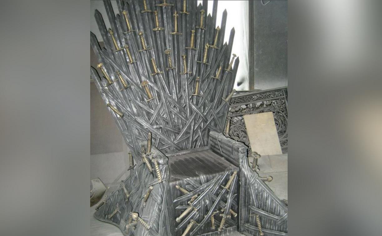 Туляк выставил на продажу самодельный трон из «Игры престолов» за 2,5 млн рублей