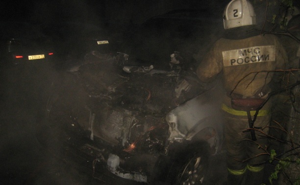 Ночью в Заречье неизвестные сожгли три автомобиля