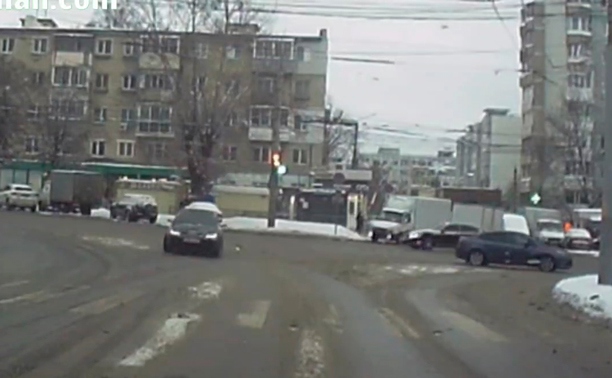 В Заречье водитель Audi «дрифтанул» на перекрестке