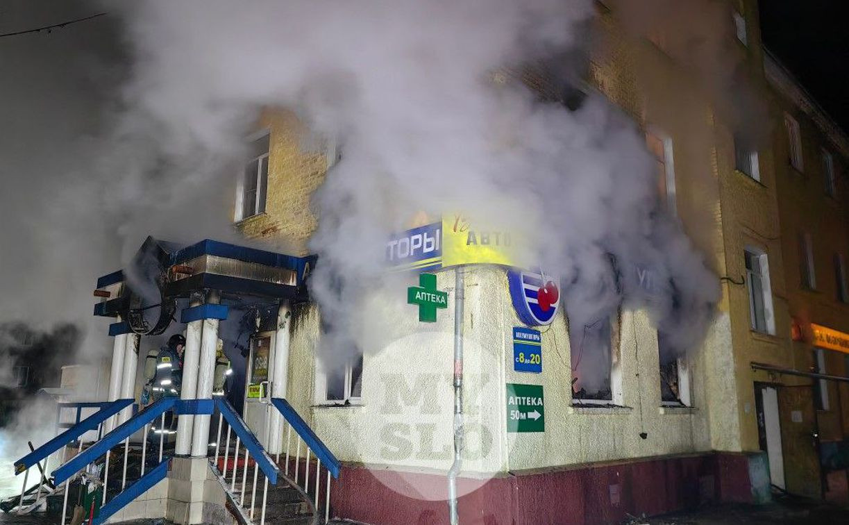 В Туле сгорел бывший магазин «Вишенка» на улице Кирова: фоторепортаж 