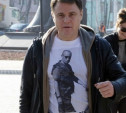 С прилавков ГУМа смели футболки с Путиным