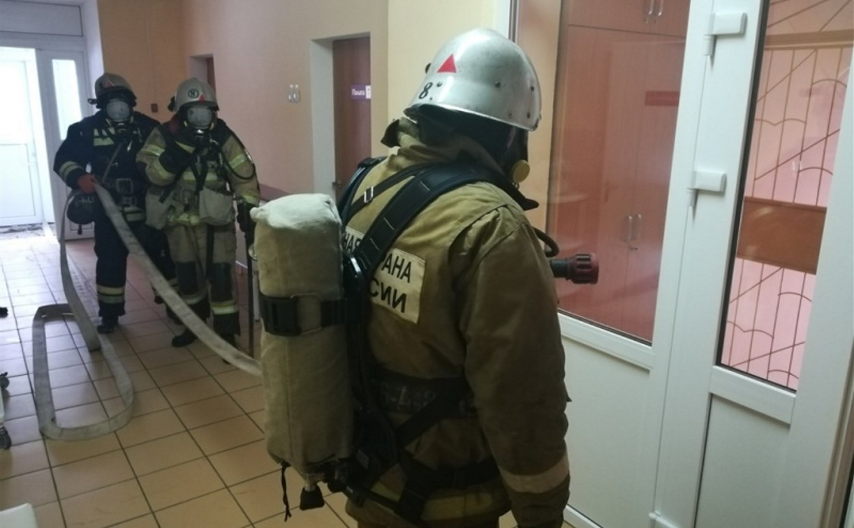 В Яснополянской областной больнице работали сотрудники МЧС