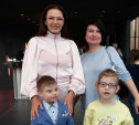 Эвелина Бледанс пригласила семьи из проекта «Не молчи» на цирковое шоу