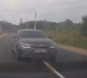 Под Тулой водитель Kia пошел на опасный обгон в лесу