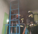 В Суворове спасатели эвакуировали 7 человек из горящего дома