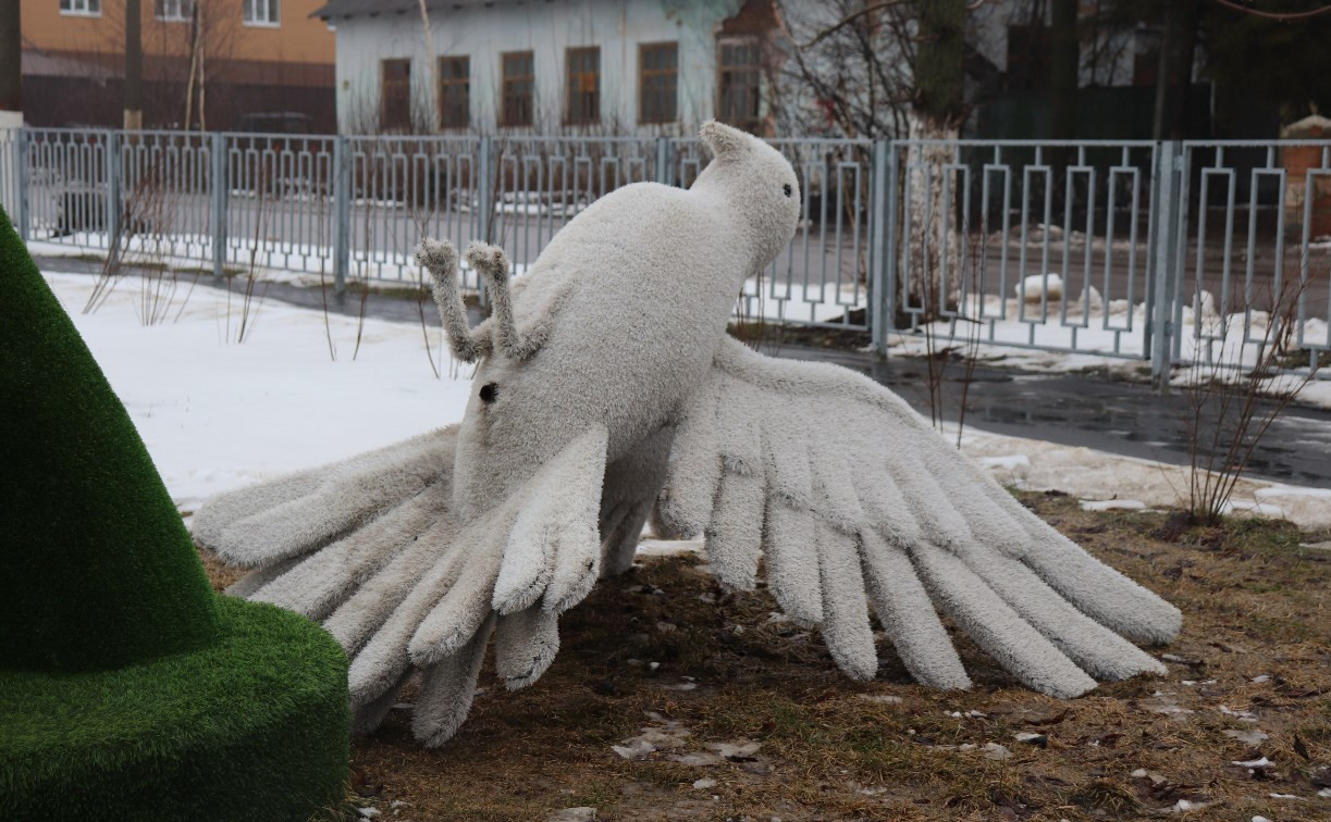 В парке Донского подростки сломали декоративную скульптуру
