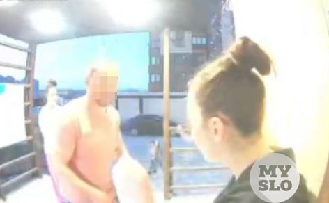 В Туле отец жестоко избил 15-летнюю дочь собачьим поводком: инцидент сняла камера домофона