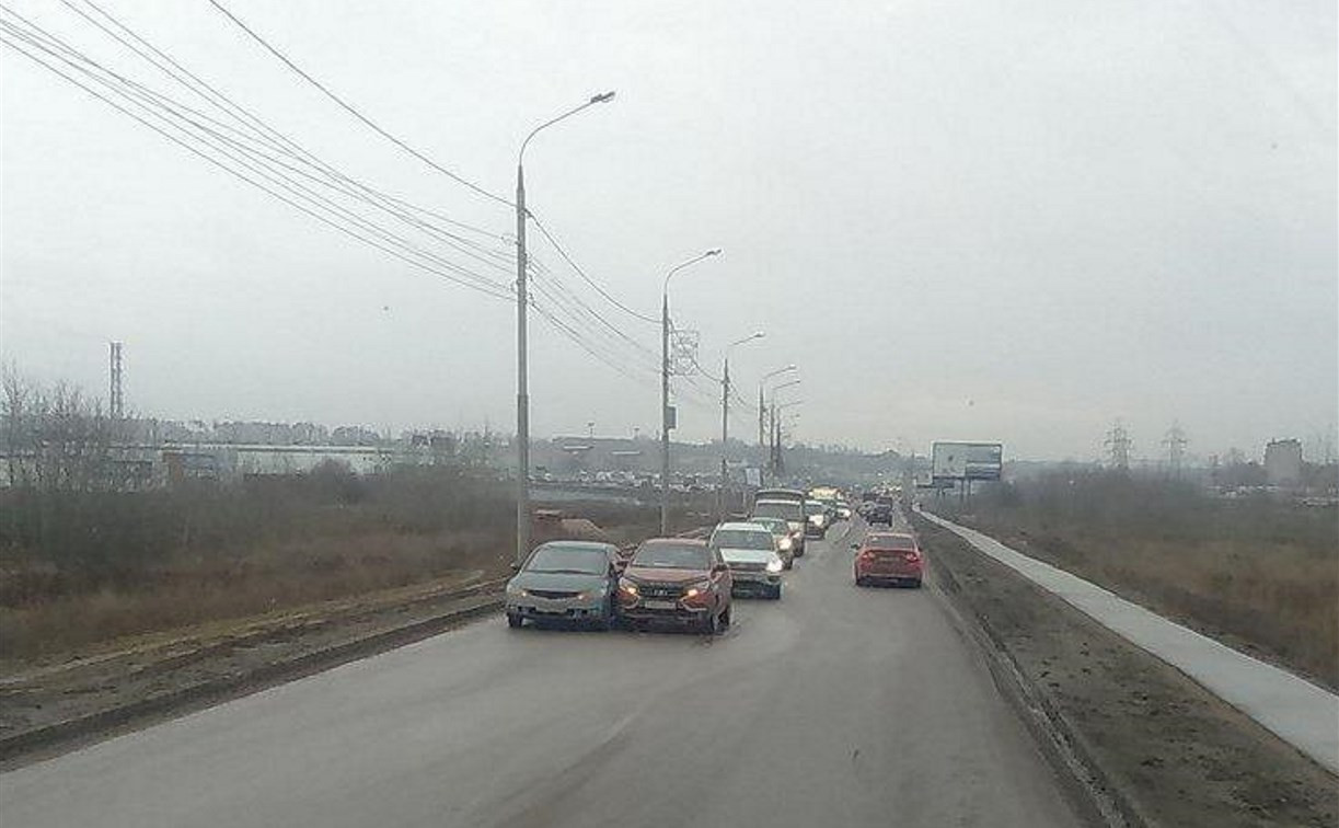 Из-за ДТП на ул. Рязанской в Туле образовалась пробка