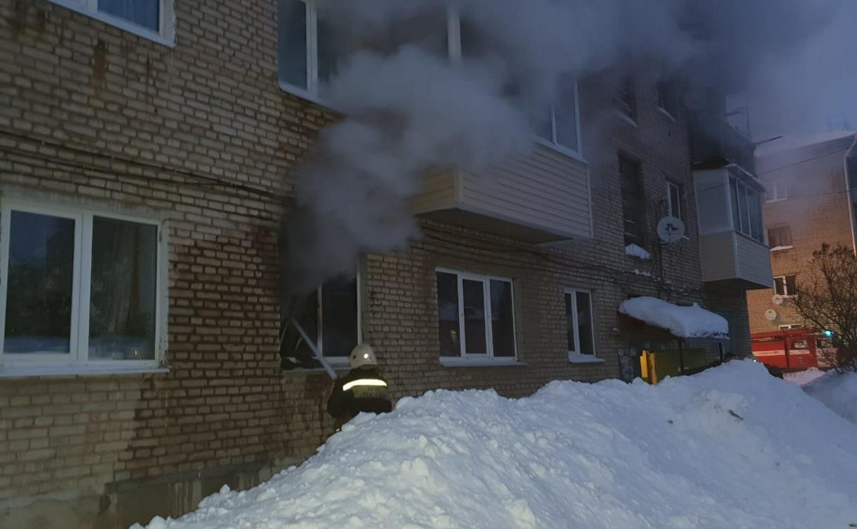 Из ясногорской пятиэтажки во время пожара эвакуировали троих детей