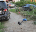 В Туле "Opel" перелетел бордюр и протаранил припаркованный "Infiniti"