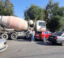 В Туле на улице Оборонной легковушка столкнулась с грузовиком