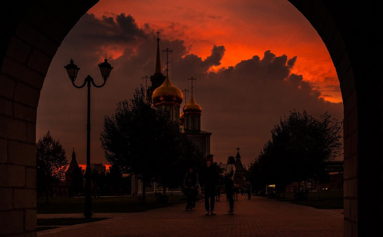 Как у Булгакова: фотограф заснял Тульский кремль во время «кровавого» заката