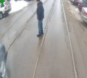 На ул. Коминтерна при обгоне трамвая водитель едва не сбил пешехода