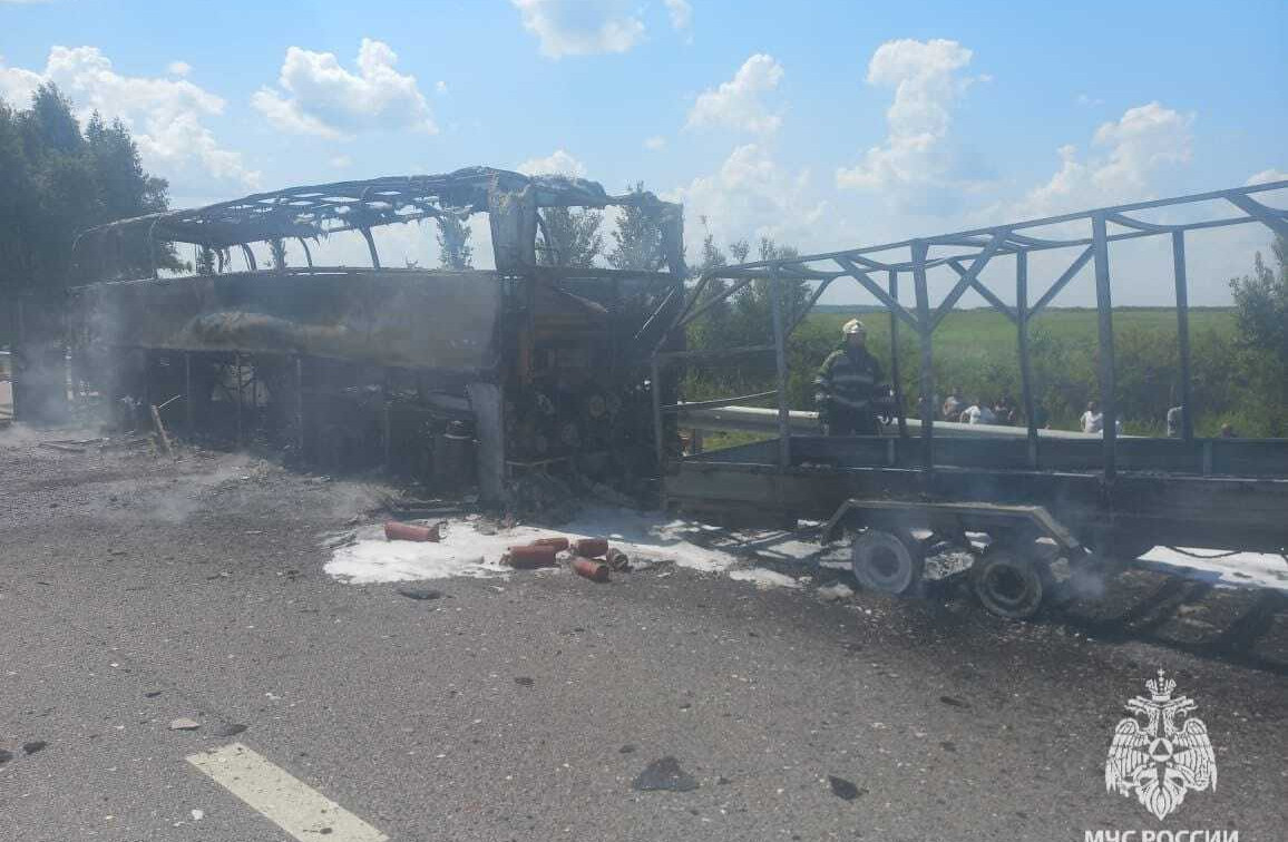 В Киреевском районе на трассе М-4 сгорел пассажирский автобус