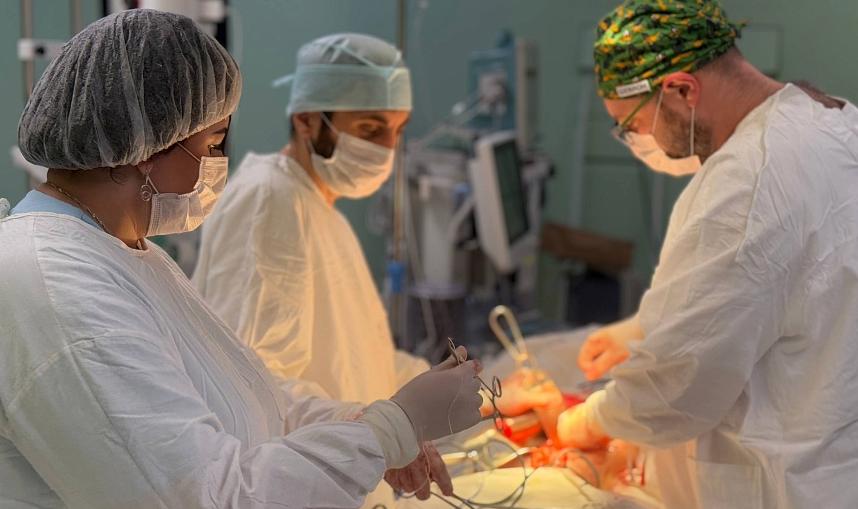 В Туле врачи удалили жителю Алексина часть кишечника с опухолями без разрезов 