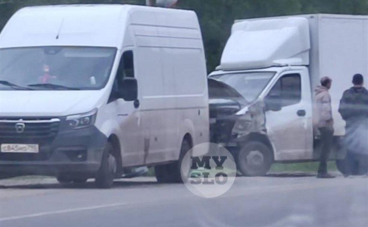 На дороге Тула – Новомосковск столкнулись две иномарки и грузовая «Газель»