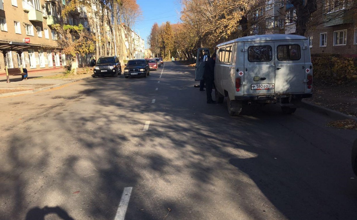 В Щекино автомобиль медслужбы сбил пешехода